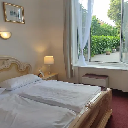 Otel Dejmalik 3*